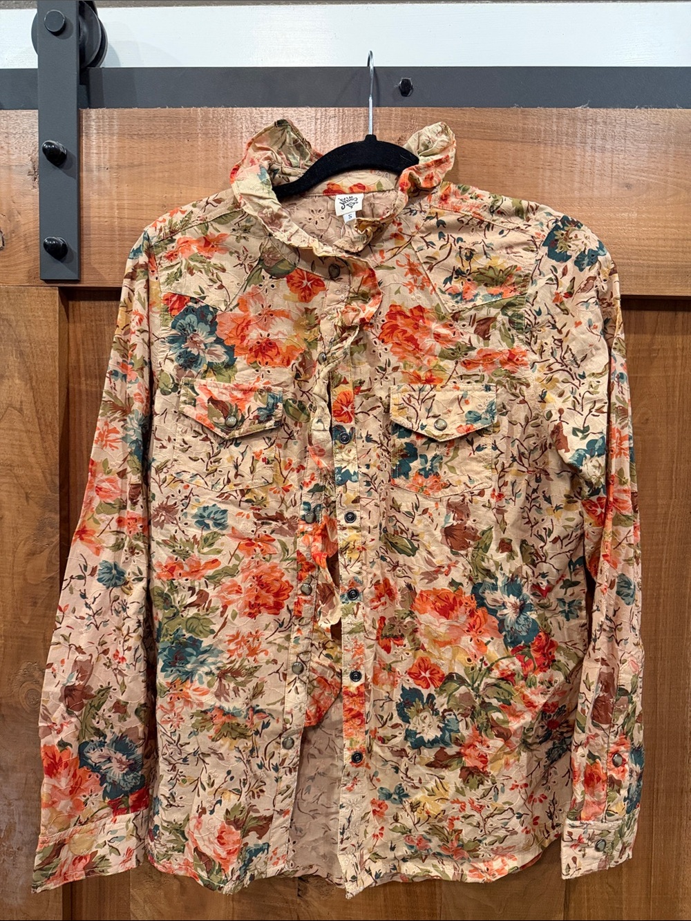 NWT Ivy Jane x High Call Outfitters Floral Snap Shirt Small